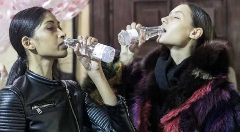 Το βραβευμένο 16 φορές ελληνικό νερό κατέκτησε το Παρίσι! (εικόνες)